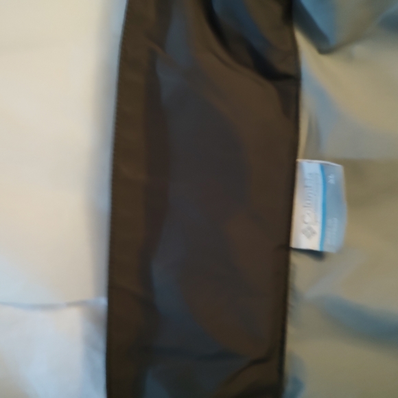 Columbia windbreaker with hood. Size XL - Picture 2 of 10